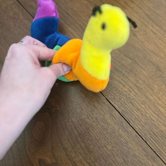 Ty rainbow Beanie Baby "Inch" the Worm Retired 95 - Picture 5 of 11